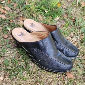Sofft Womens Floral Embossed Black Leather Mules Clogs Size 7.5 Comfort Career